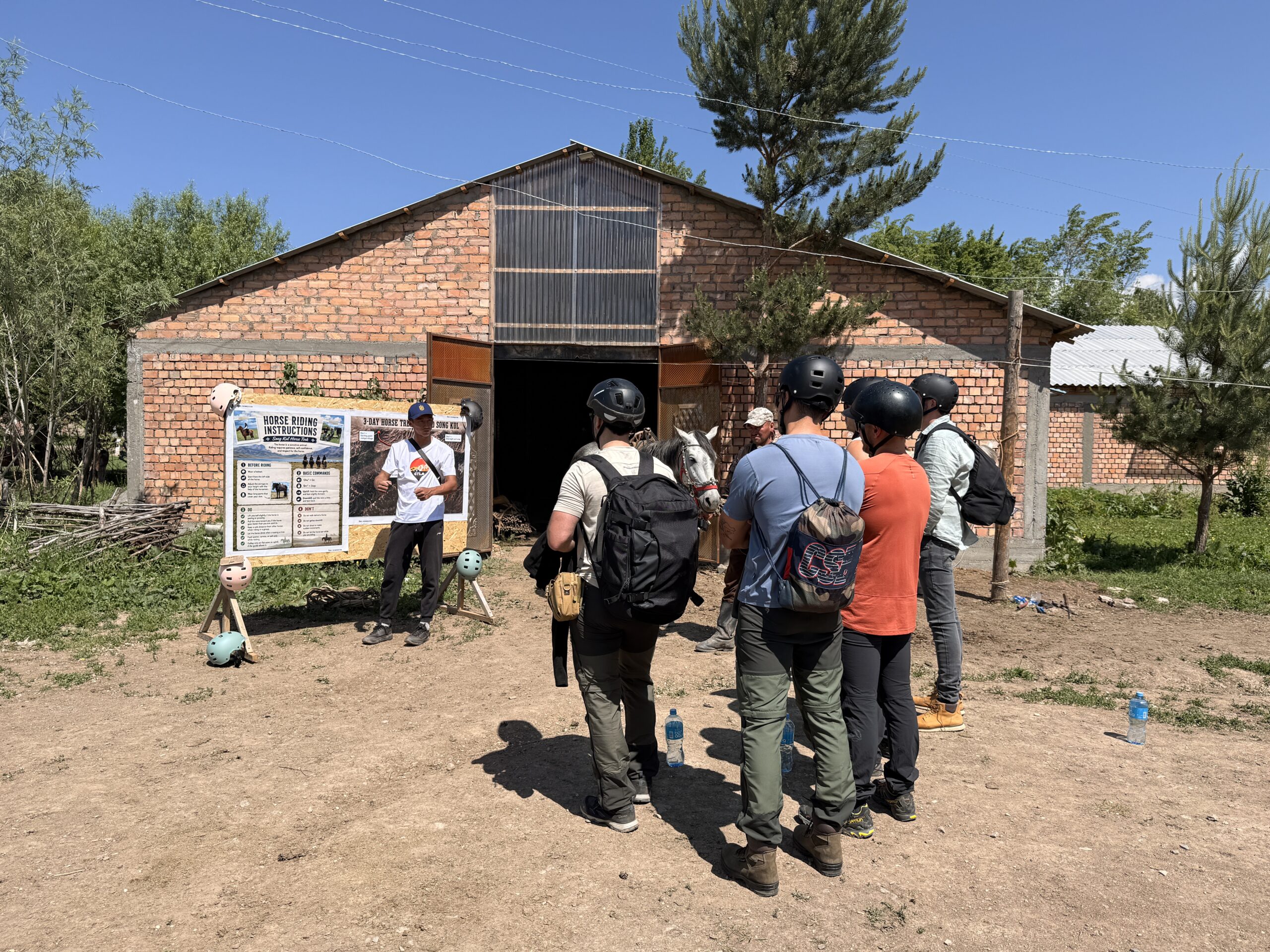 Cours d’équitation avant le trek à Song-Kul