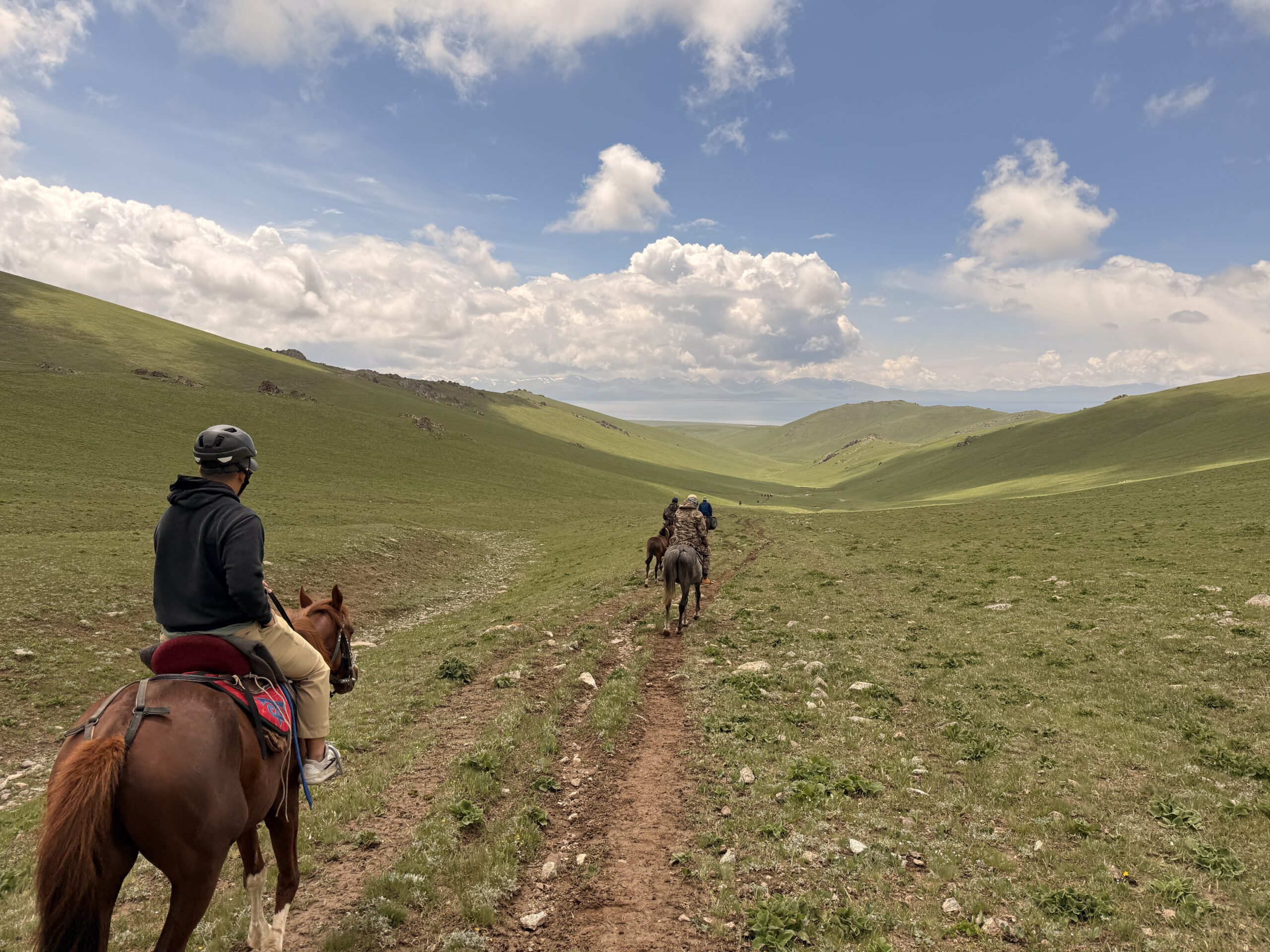 Trek à cheval dans les montagnes de Song-Kul